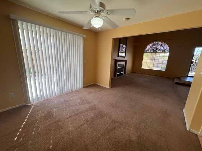 Foto del edificio - Spacious 2bed/ 2.5 bath Townhouse in Gated...