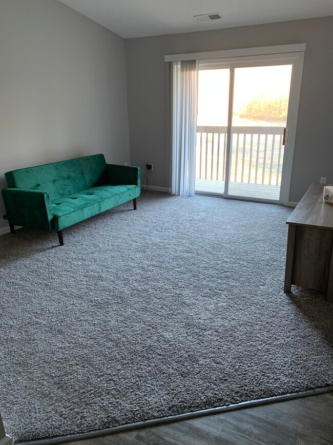 Living room - 3345 Sandhurst Dr