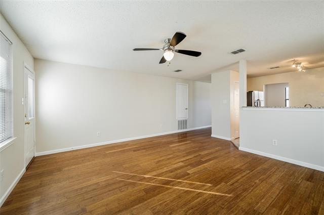 Foto del edificio - 1316 Willow Tree Dr