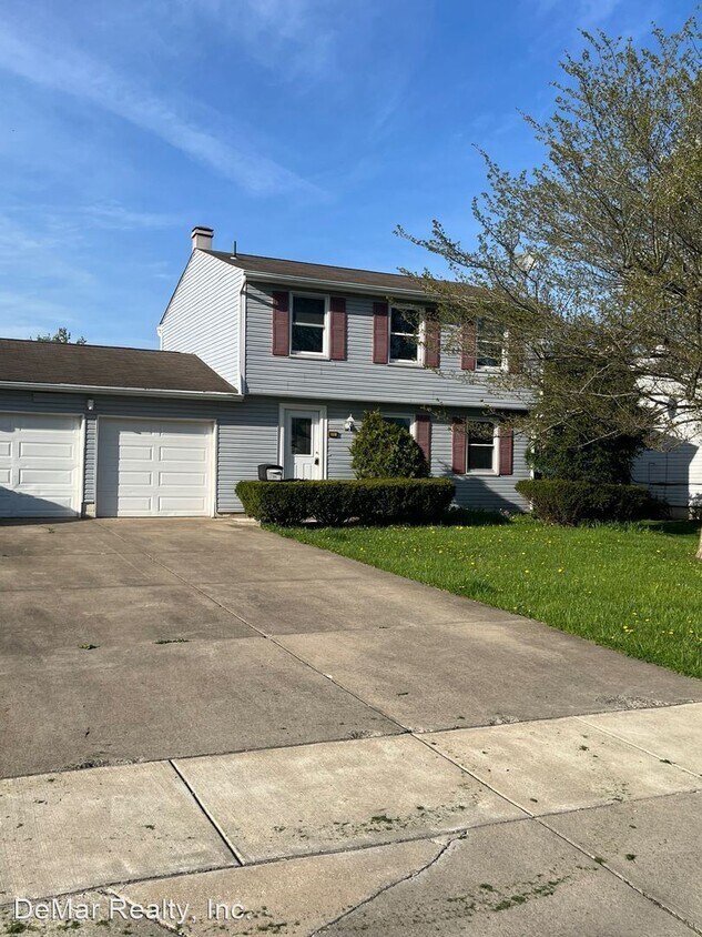 Primary Photo - 3 br, 1.5 bath House - 13 Camrose