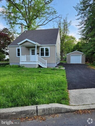Building Photo - 20 Oak Ave