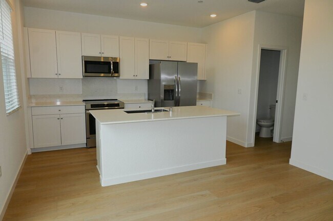 Foto del edificio - Resident Benefit Package Property