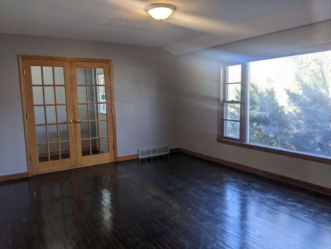Building Photo - AVAILABLE NOW!!!  Rent Reduced through Jul...