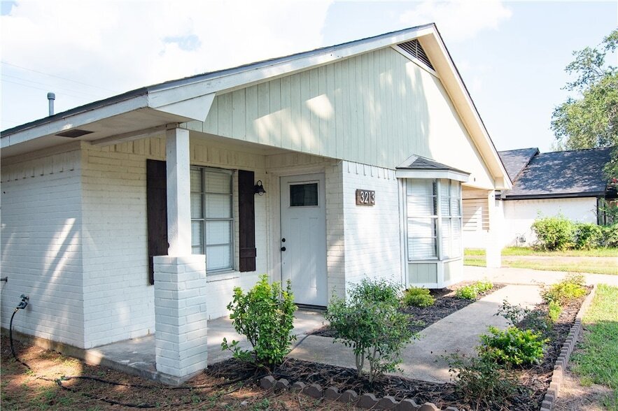 Foto principal - 3213 Heatherwood Dr