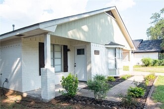 Building Photo - 3213 Heatherwood Dr
