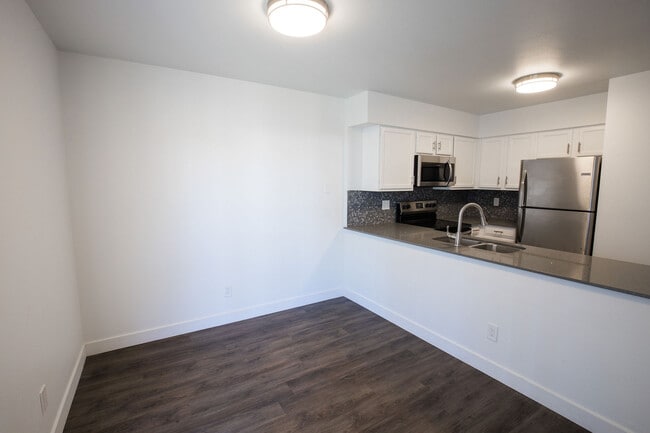 Building Photo - 524 S Stapley Dr