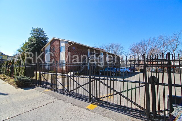 Foto del edificio - 3330 Charlotte St