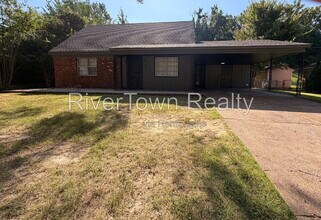 Building Photo - 2884 Spring Hill Dr