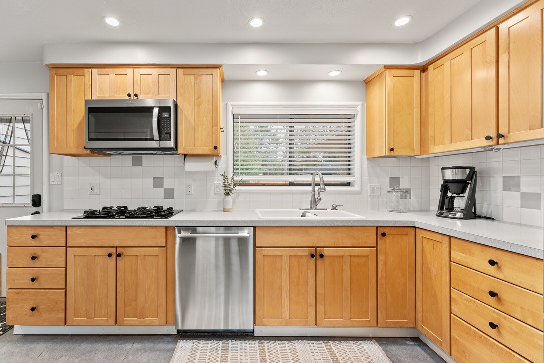 Foto principal - 12160 SW Douglas St