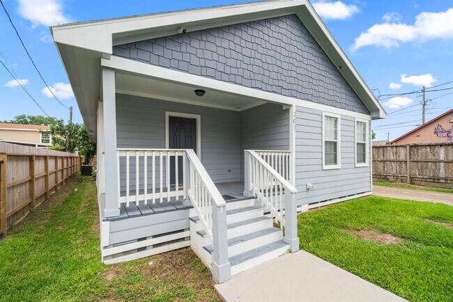 Building Photo - 307 Linwood St
