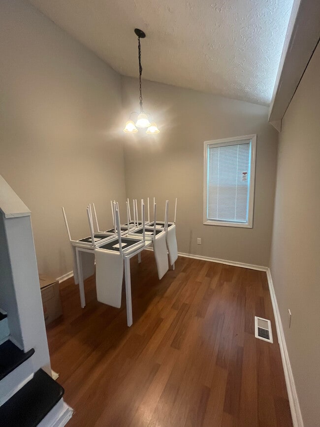 Comedor - 134 Newtown Rd NE