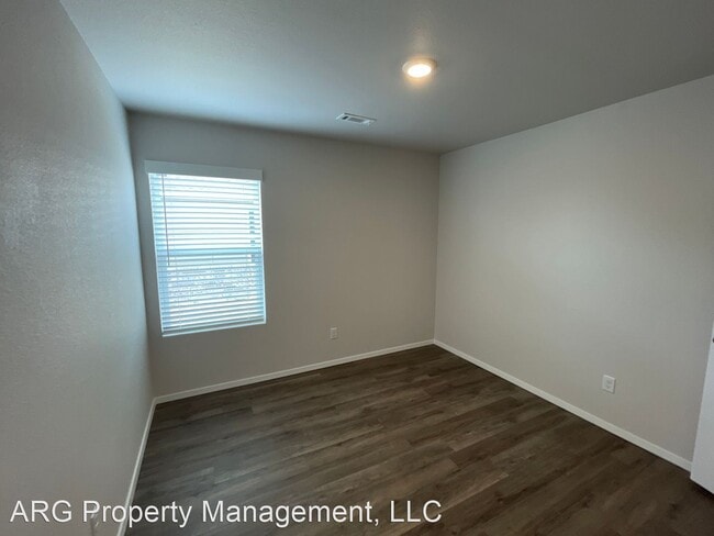 Building Photo - 3 br, 2 bath House - 3217 E Ricky Drive