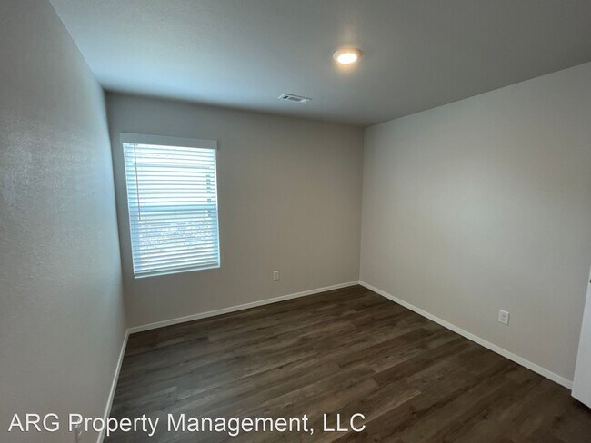 Foto del edificio - 3 br, 2 bath House - 3217 E Ricky Drive