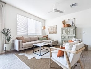 Building Photo - 1097 E Ascent St