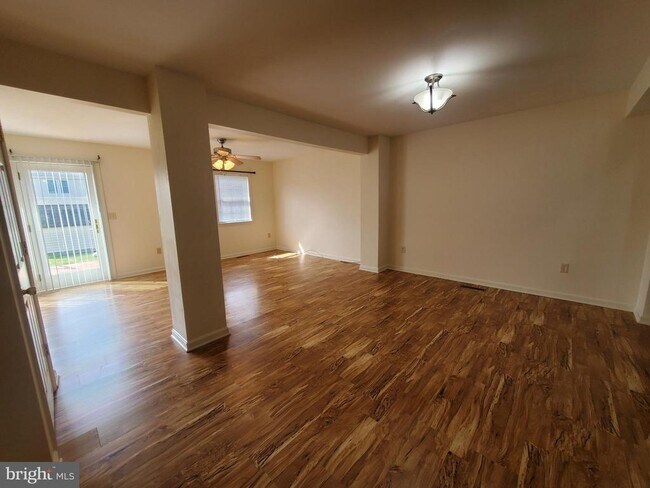 Foto del edificio - 218 E N St