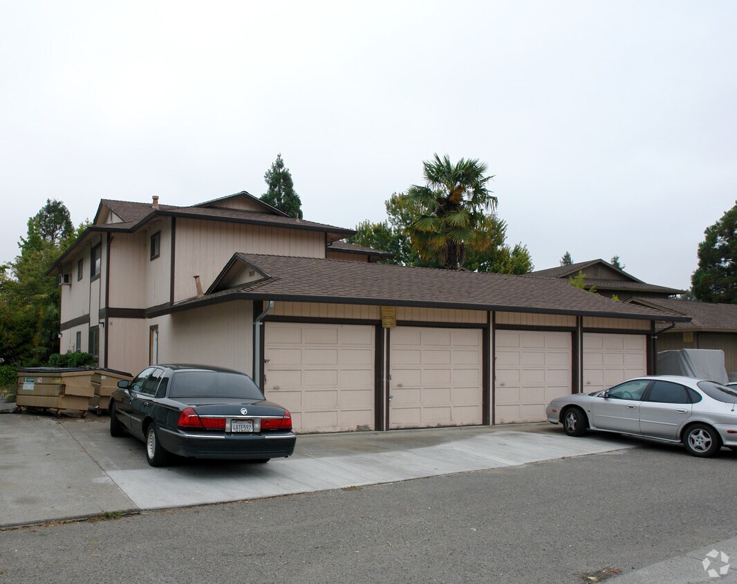Building Photo - 906 Joanne Ct