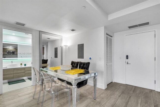 Foto del edificio - 121 NE 34th St