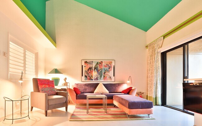 Sala de estar - 48255 Monroe St