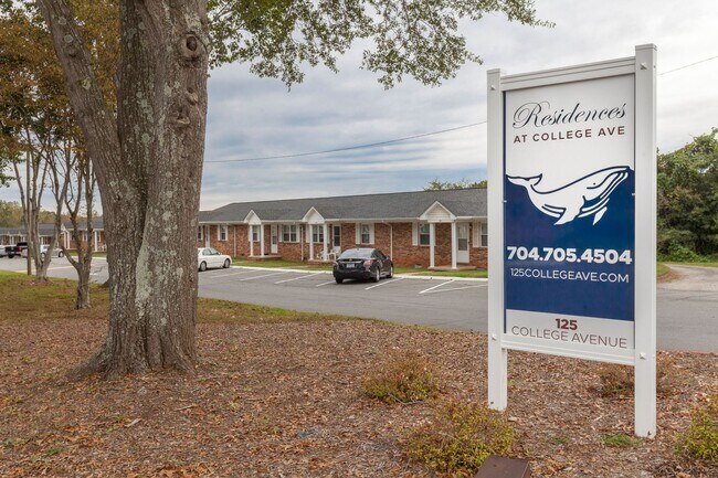 Foto del edificio - SH101-College Road Apartments (RCA)