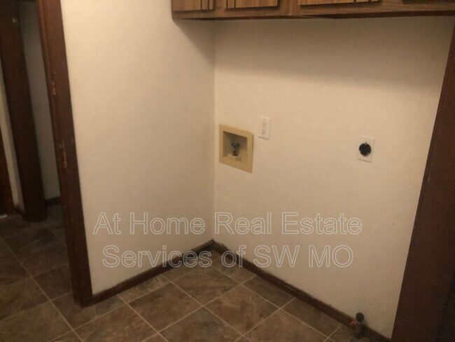 Building Photo - 3714 S Farm Rd 135