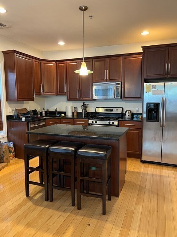Foto principal - 582 Putnam Ave