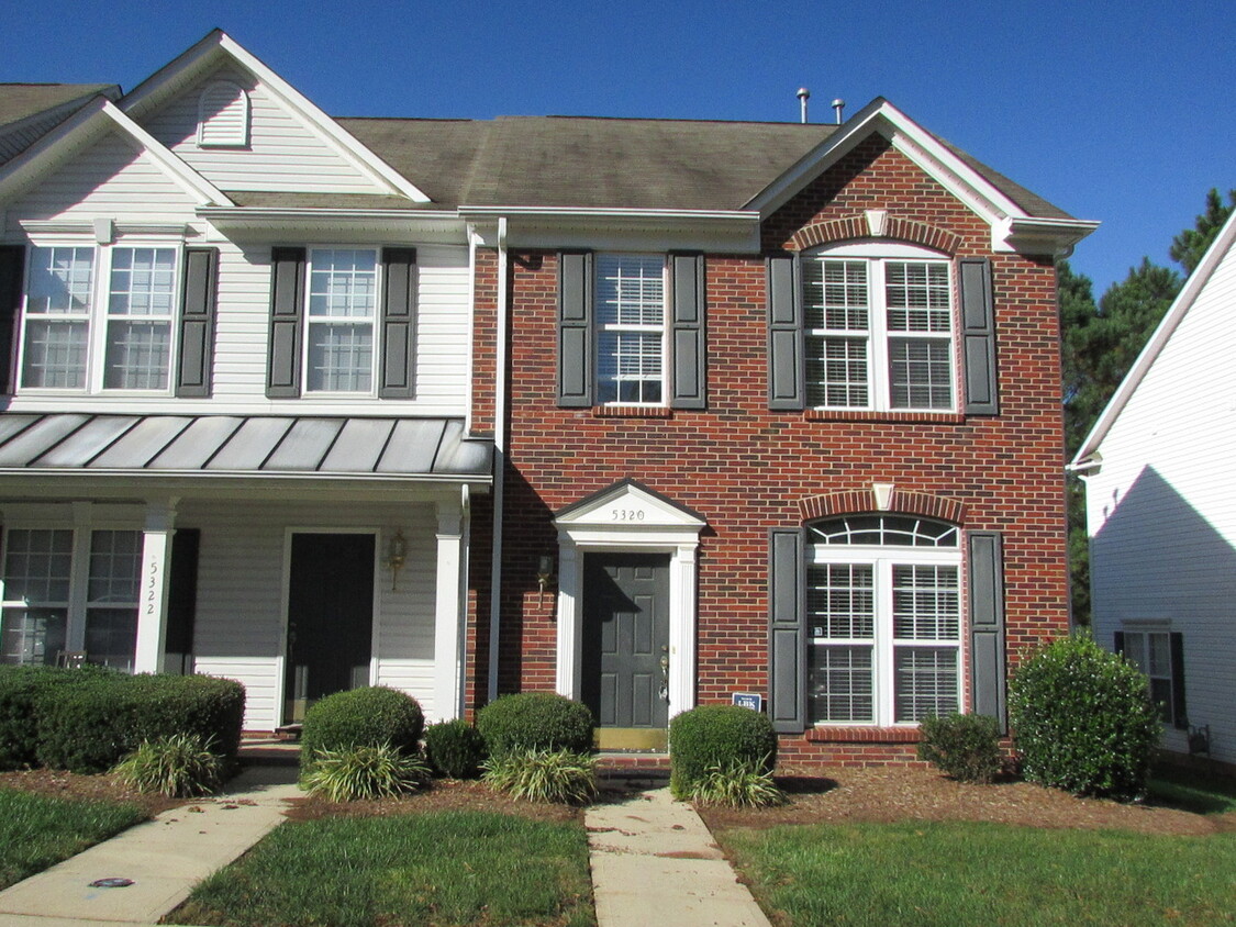 Primary Photo - Brick Front End Unit-Townhouse