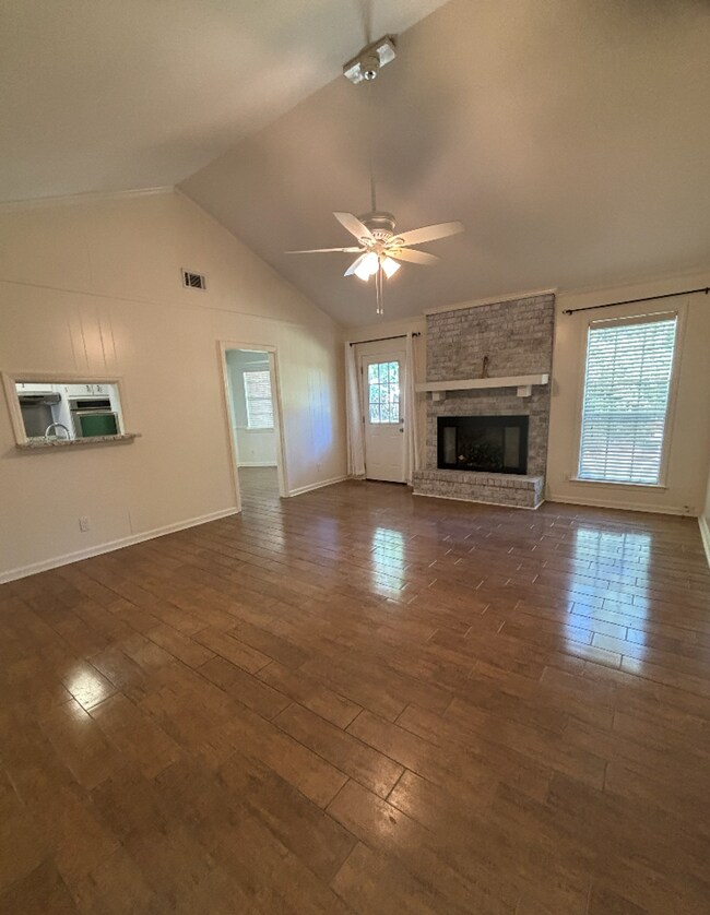 Building Photo - Three bedroom, Two Bathroom Single Family Home for Rent in Wilmington Park!