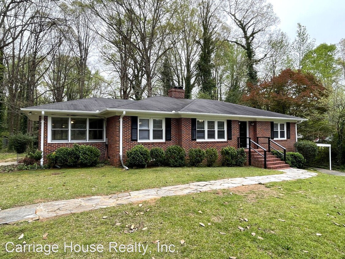 2 br, 2 bath House 1605 Cherokee Road House Rental in Winterville