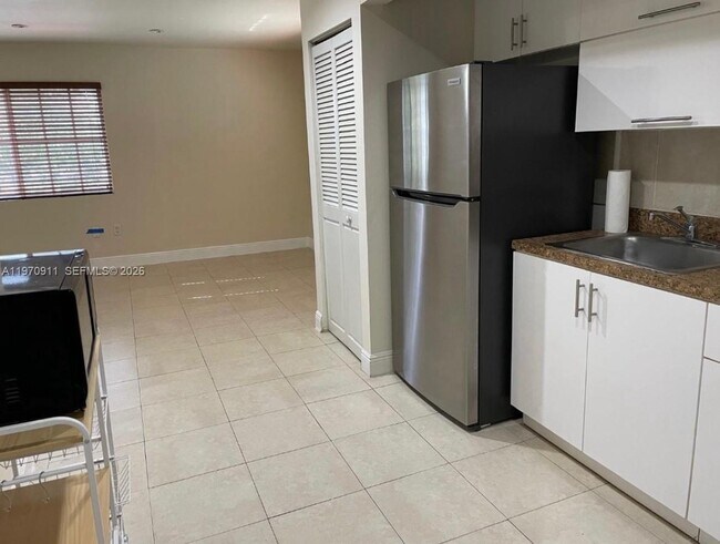 Foto del edificio - 861 E 14th St