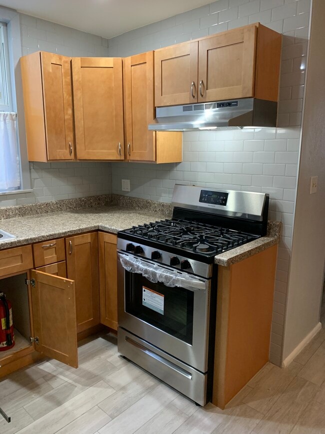 Building Photo - 43 Dank Ct