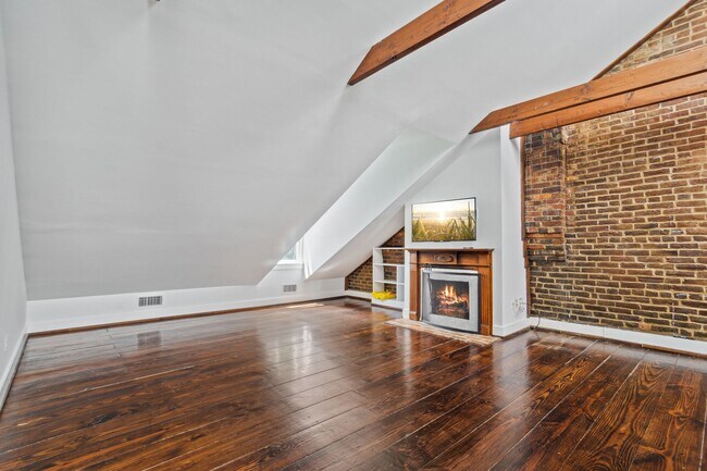 Foto del edificio - Available Now! Georgetown! Professionally Managed High End 1 Bed/ 1 Bath Condo