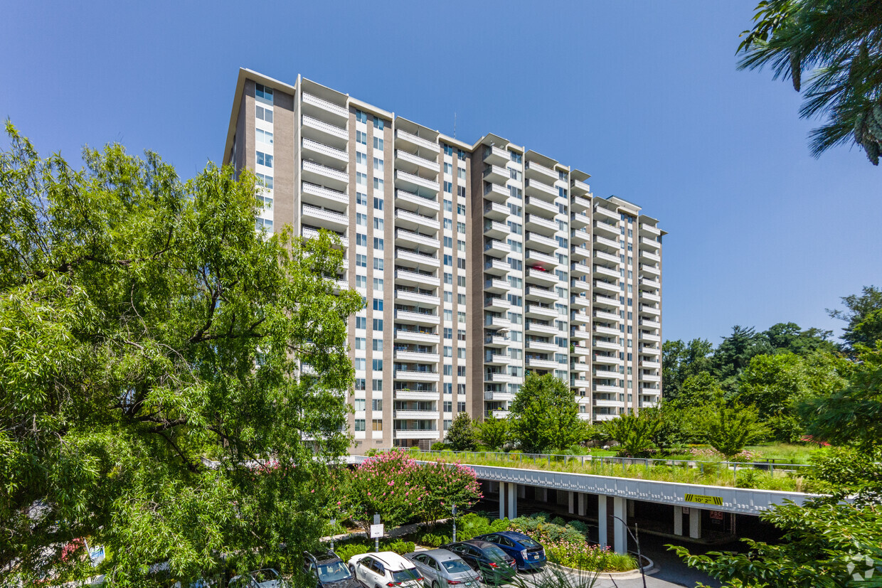 Foto principal - Kenwood Condominium