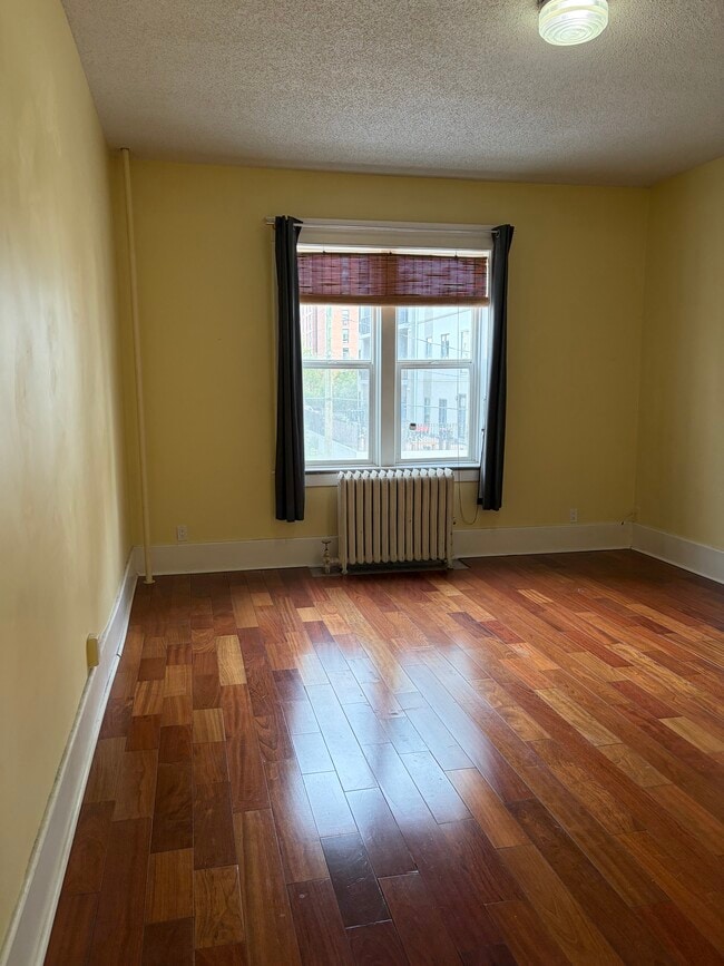 Building Photo - Studio Suite Available Immediately – Hathaway Apartments