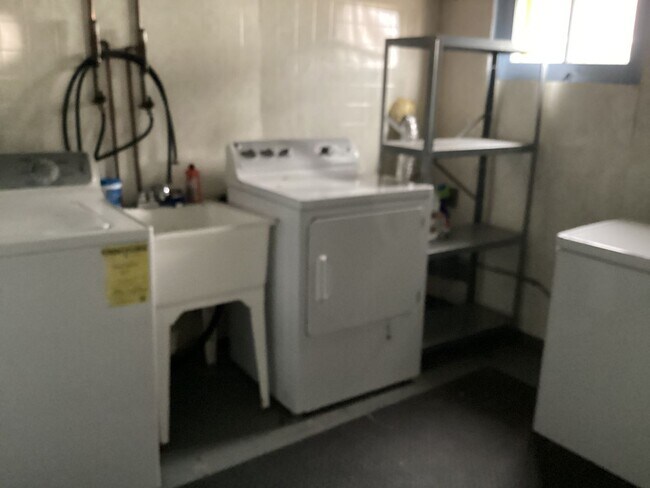 Building Photo - Bayview SFH 3 Bedroom/2 Full Baths w/ 2.5 ...