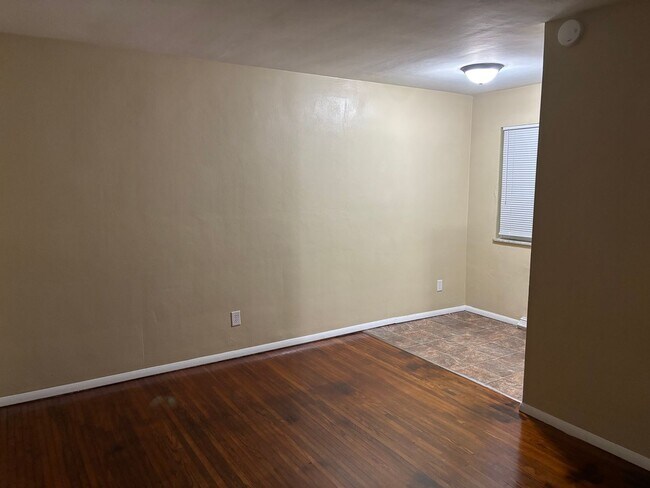 Foto del edificio - 375 S Detroit Ave