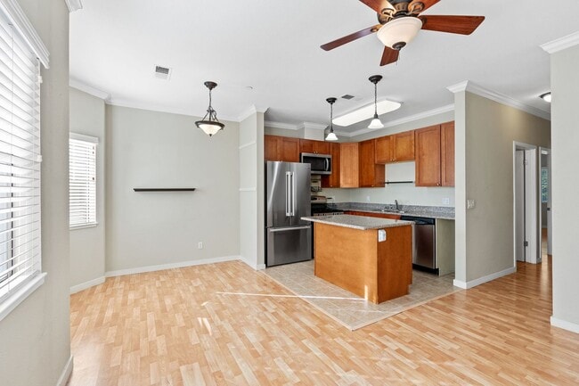 Building Photo - 225 Valley Oak Dr