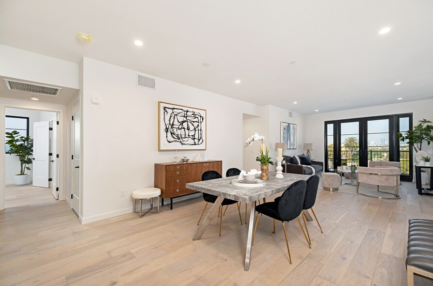 Foto principal - 1339 S Orange Grove Ave