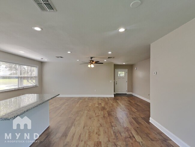 Building Photo - 13014 Woodward Dr