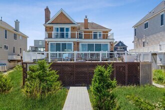 Building Photo - 676 Dune Rd