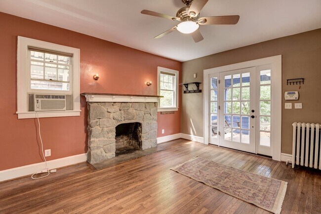 Foto del edificio - 3 Bed 2.5 Bath - Takoma Park Craftsman - Spacious Rear Deck