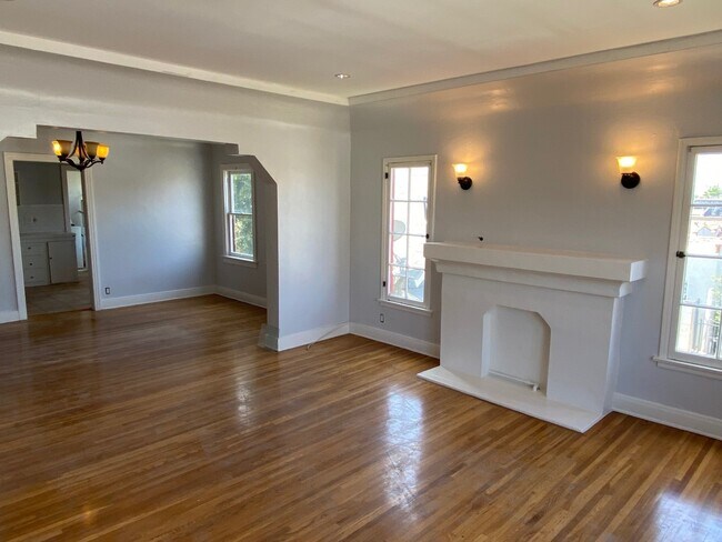 Building Photo - 1436 S Cochran Ave