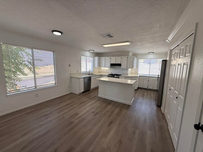 Building Photo - 4808 Driftwood Ave NW