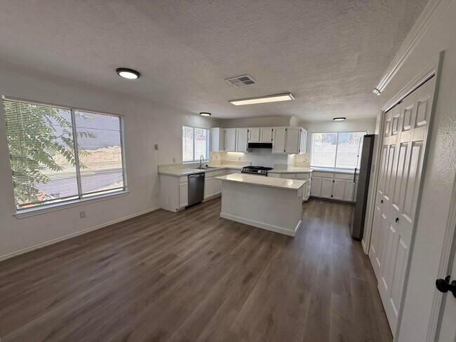 Foto del edificio - 4808 Driftwood Ave NW