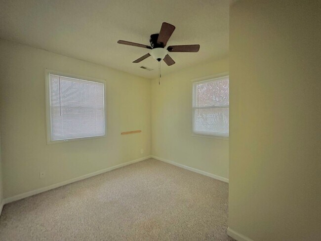 Foto del edificio - 3 Bedroom / 1 bathroom house