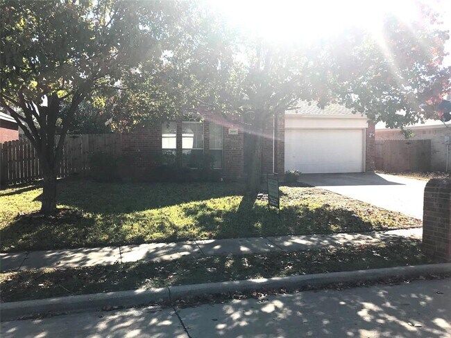 Building Photo - 2616 Bissonet Dr