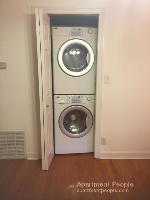 Building Photo - 2BR 1BTH - MASSIVE BEDROOMS - IN UNIT LAUNDRY