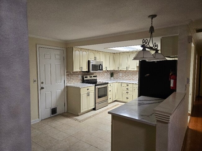 Building Photo - 530-526 NE 26th Ct