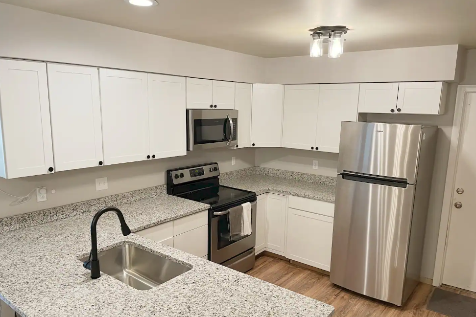 Kitchen - 902 Bluffway Dr