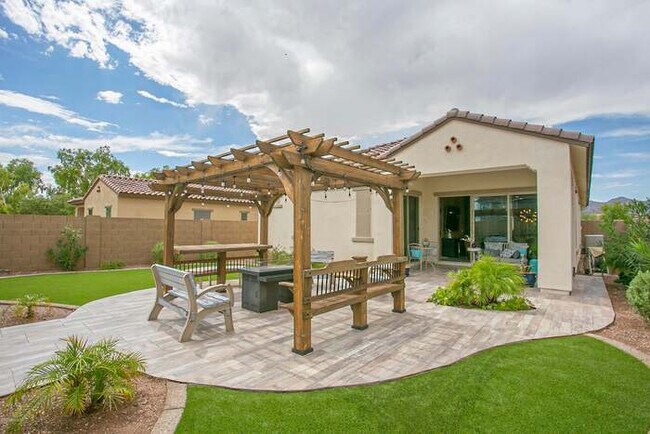 Building Photo - Stunning Verrado home !