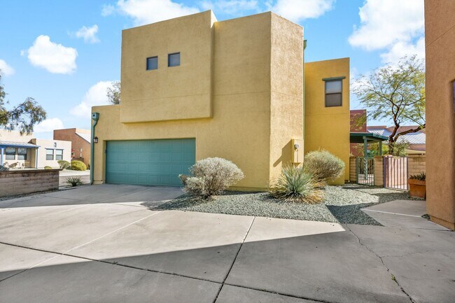 Foto del edificio - Paseo Estrella Gem at the base of Tucson icon A mountain! Minutes away from DownTown Tucson!